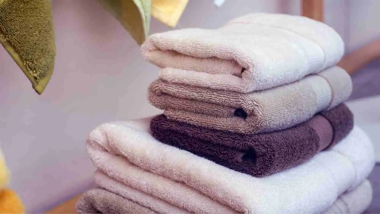 Come avere asciugamani sempre morbidi: il rimedio naturale che funziona subito