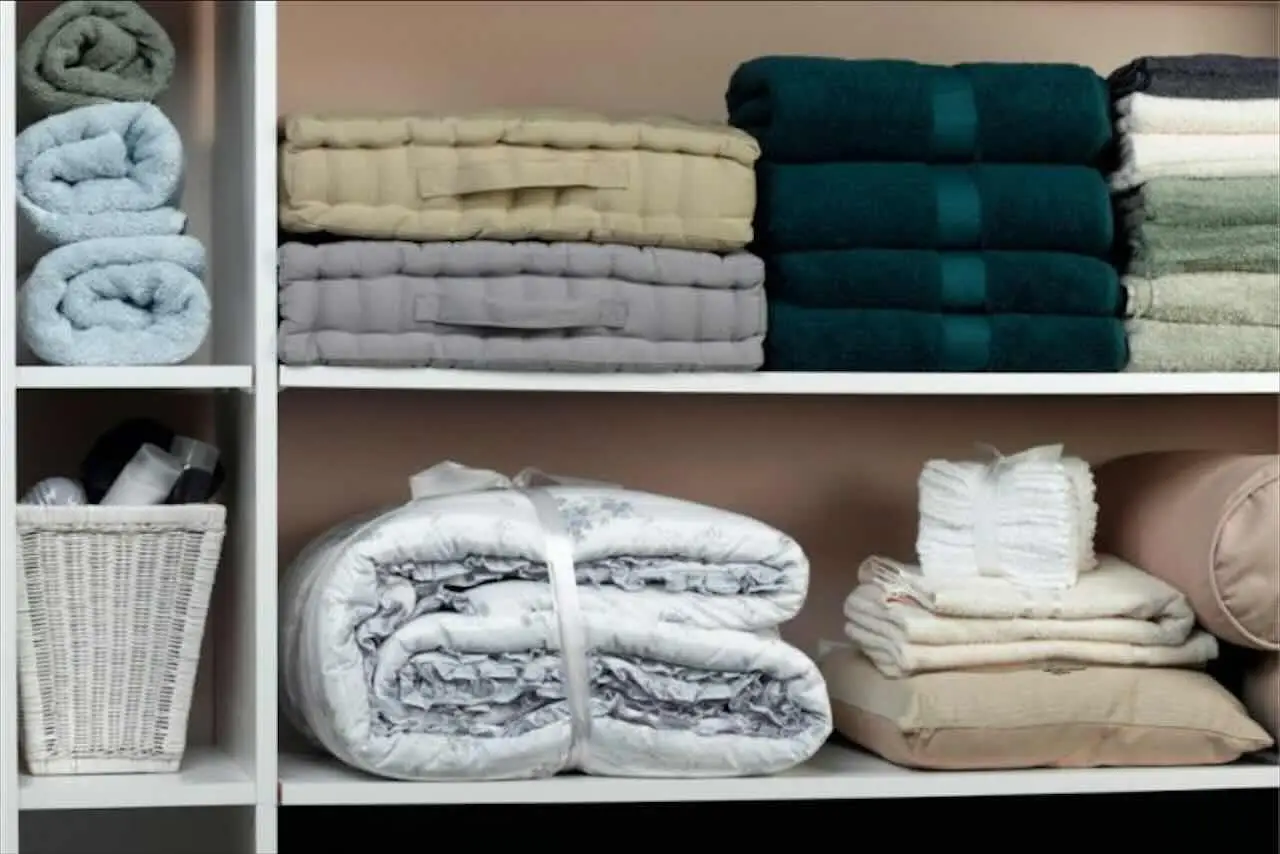 Il trucco naturale usato dagli hotel per tenere gli armadi asciutti: ecco perché funziona sempre