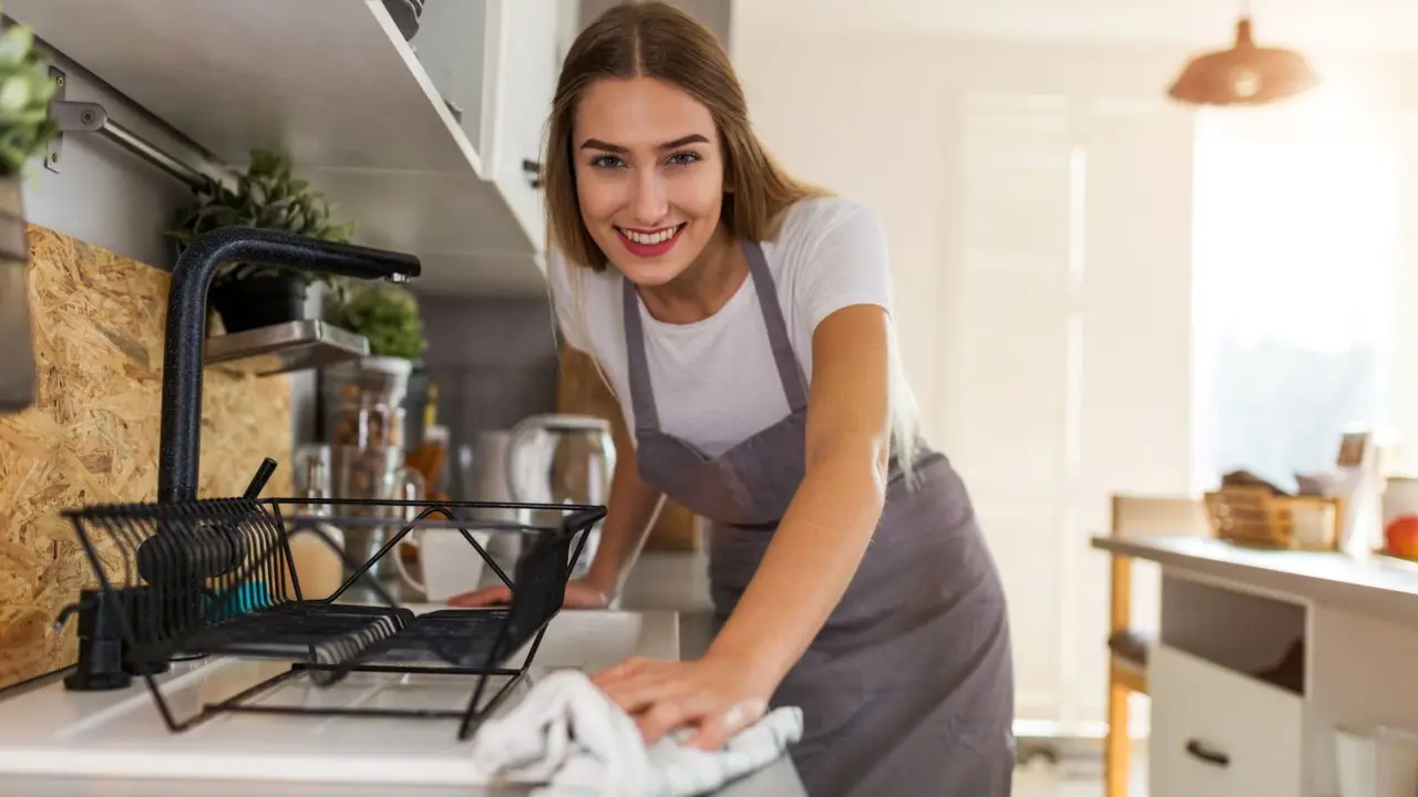 5 soluzioni rapide per una cucina splendente: ecco cosa utilizzare per pulire senza rischi
