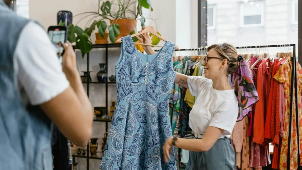 Stai rovinando i tuoi vestiti perché non capisci queste etichette: ecco la guida definitiva