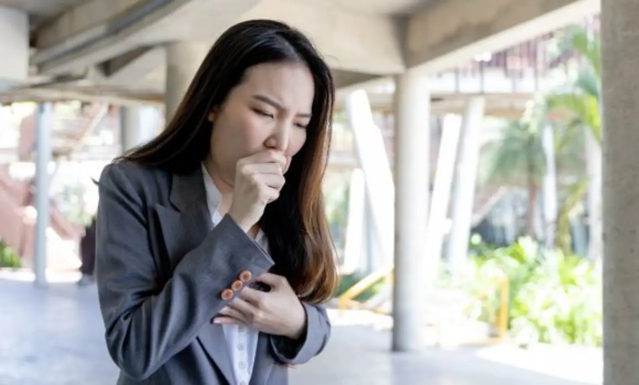 Non aspettare la tosse: ecco i segnali nascosti che il fumo sta già danneggiando il tuo corpo